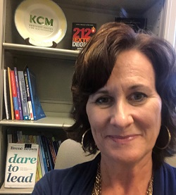 photo of Kelly DeLong